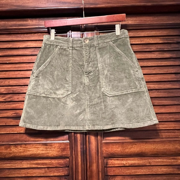 American Eagle Outfitters Dresses & Skirts - American Eagle Outfitters Olive Green Corduroy Skirt Y2K Hipster vintage Size 6